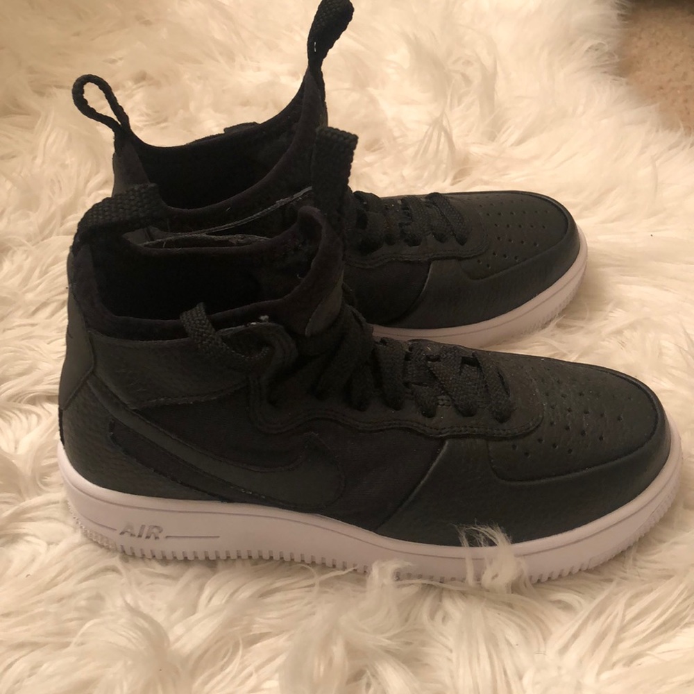 Nike Air Force mids.